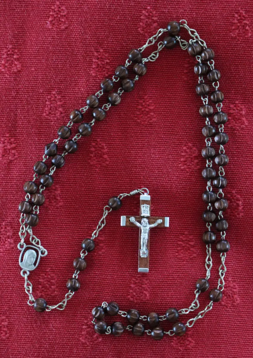 Chapelet en bois cha&icirc;ne